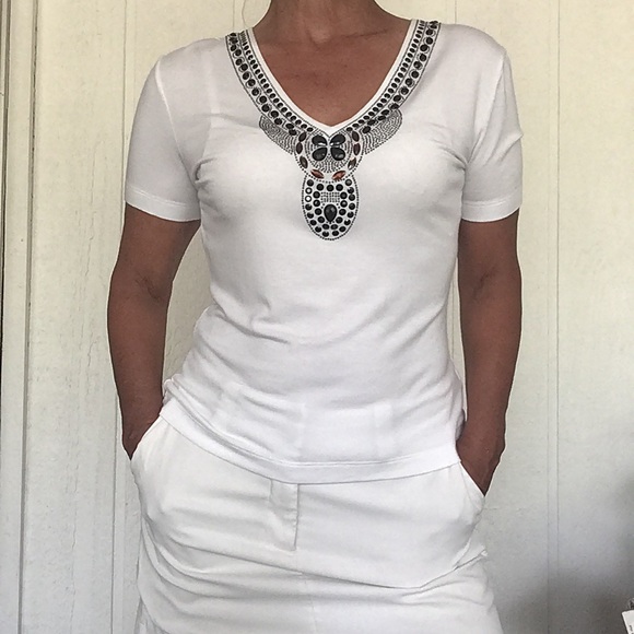 ST. JOHN WHITE EMBELLISHED V NECK TEE SHIRT MEDIUM - Picture 6 of 16